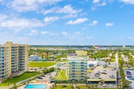 Oceanside Duo - Double Room, Water Views, Pool & Beach Access, Free Parking デイトナ・ビーチ 別荘