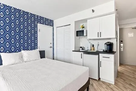 Oceanside Duo - Double Room, Water Views, Pool & Beach Access, Free Parking デイトナ・ビーチ 別荘