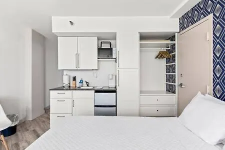 Oceanside Duo - Double Room, Water Views, Pool & Beach Access, Free Parking デイトナ・ビーチ 別荘