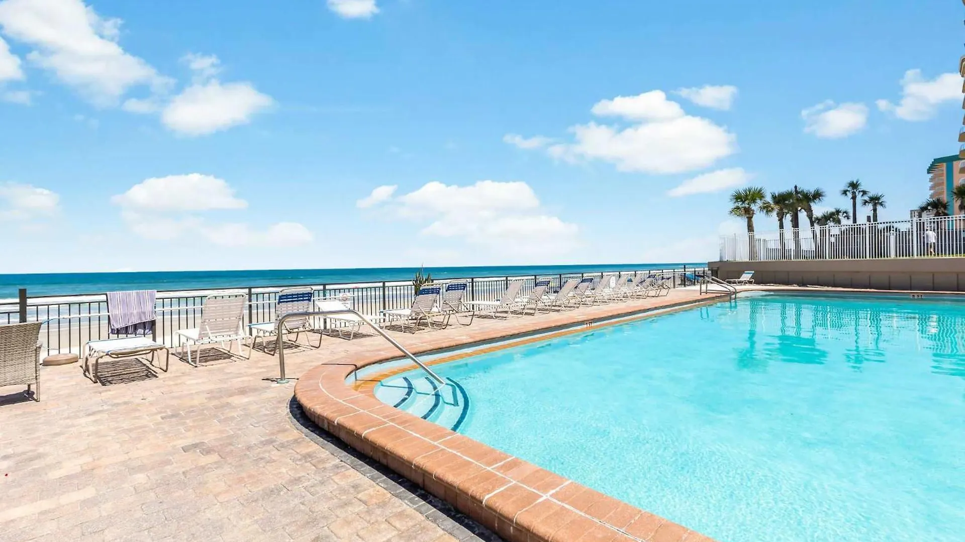 Oceanside Duo - Double Room, Water Views, Pool & Beach Access, Free Parking デイトナ・ビーチ 別荘